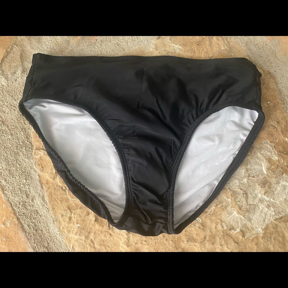 New, Hapari Swim Briefs in Black 🌺